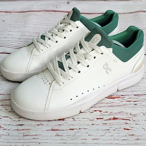 On Running Shoes - ON RUNNING The Roger White and Green Leather Sneakers Women's Size 7
